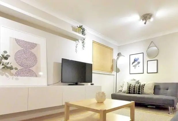 Central Spacious & Stylish Apartment - Öne Çıkan Resim