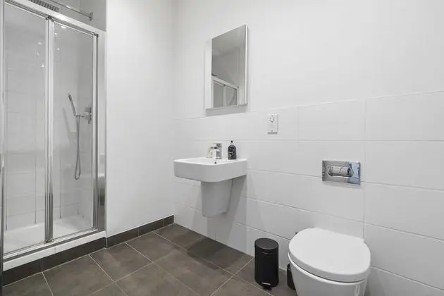 Central Stevenage Luxury 2 Bed Apartment - Banyo Tipleri