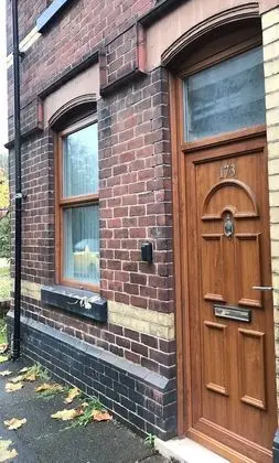 Central Wigan Welcoming Townhouse Sleeps up to 6 - Dış Mekan