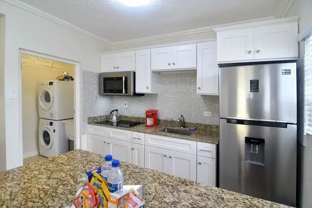 Centrally Located Guest Apartments III - Mutfak