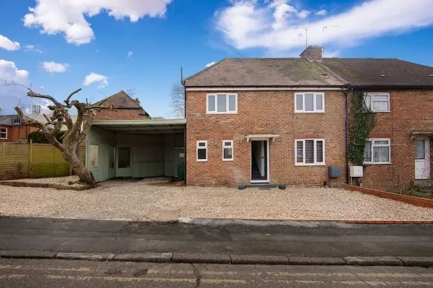 Centrally Located Modern House Near Ashford Town