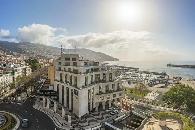 In the Centre & Harbour View - The Boats Apartment