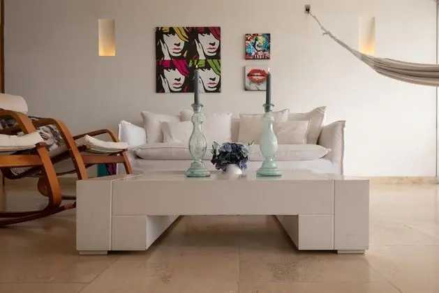 Centric 4 BR w Spacious Rooms Centro Amurallado by Huespedia
