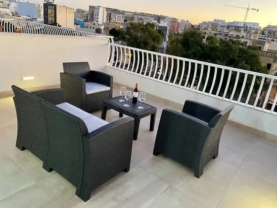 Centric and Modern Penthouse Close to Amenities