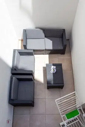 Centric and Modern Penthouse Close to Amenities - Dış Mekan