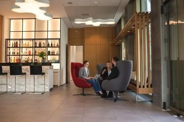 Centurion Swiss Quality Towerhotel - Lobi