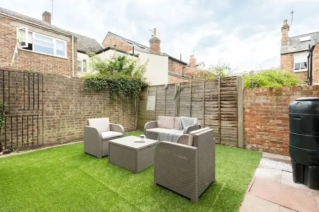 The Century Chalet - Contemporary 2bdr Townhouse With Parking