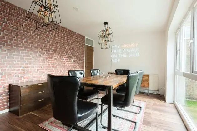 The Century Chalet - Contemporary 2bdr Townhouse With Parking - Yerinde Yemek