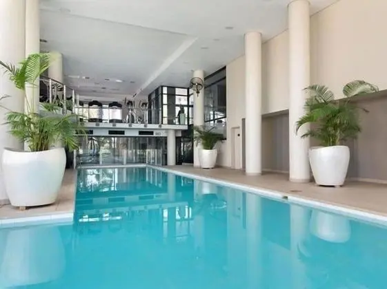 Century City Boutique Apartments - Havuz