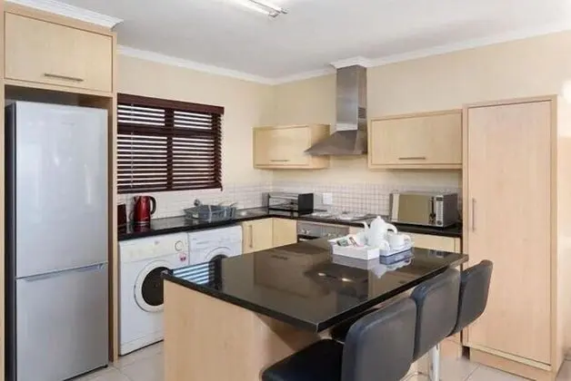 Century City Boutique Apartments - Mutfak