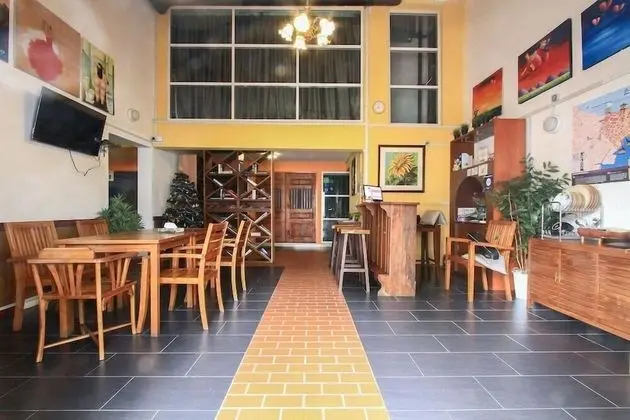 THE CENTURY RESIDENCE HOTEL - Lobi