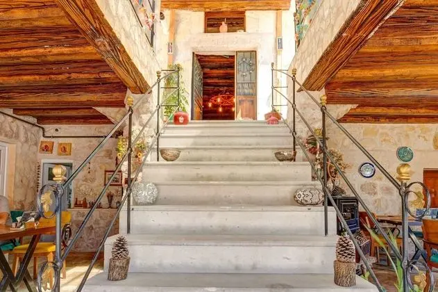 Ceran Stone House - Lobi