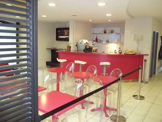 Cerise Valence - Bar