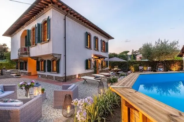 Villa Cesare a Convenient 4 Bedroom Villa With Pool Close to Lucca Town