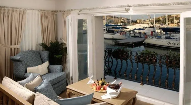 Cesme Marina Konukevi - Oda