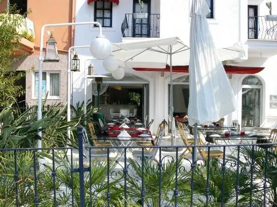 Çeşme Marina Sahil Otel