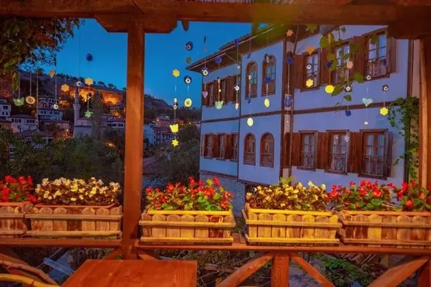 Çeşmeli Konak Garden