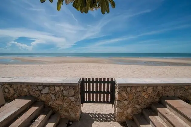 Cha Am Beach Front Pool Villa - Plaj