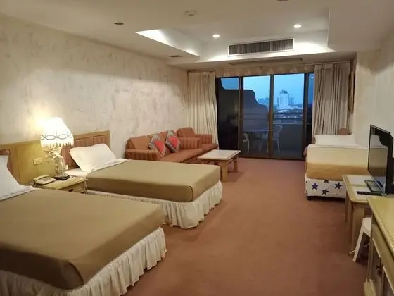 Cha-Am Grand Condotel