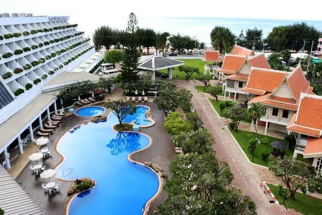 The Cha-Am Methavalai Hotel