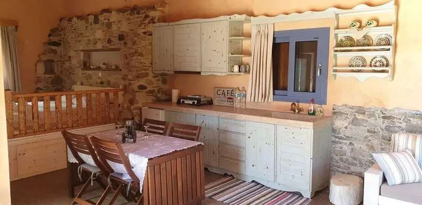 Chaihoutes stone House into Olive farm in Zia - Mutfak