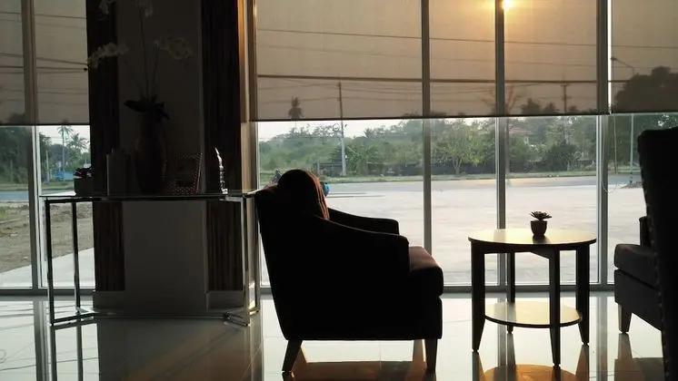 Chaisaeng Villa Hotel - Lobi