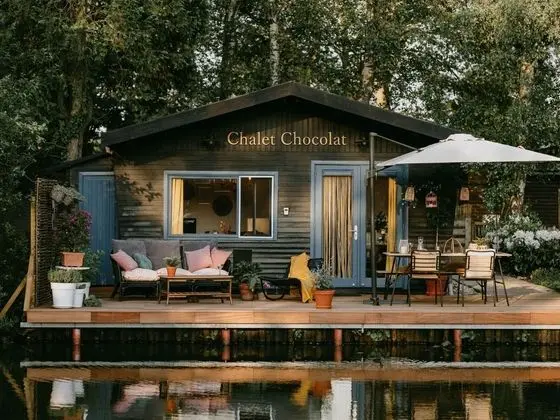 Chalet Chocolat in Geel in Quiet Location by the Water