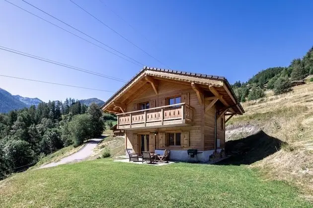 Chalet Le Cerf - NEW Build, Stylish Stay