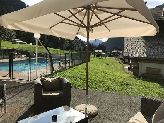 Chalet Hotel Les Prodains - Havuz
