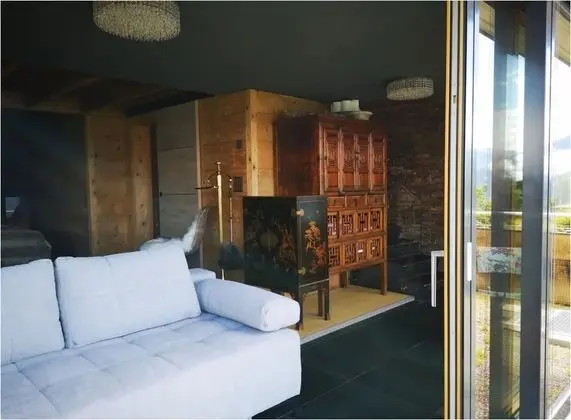 Chalet With Panoramic Views of the Mountains of the Oberland and Lake Thun - Oda