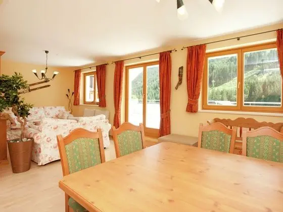 Chalet in Saalbach for 10 Guests - Yerinde Yemek