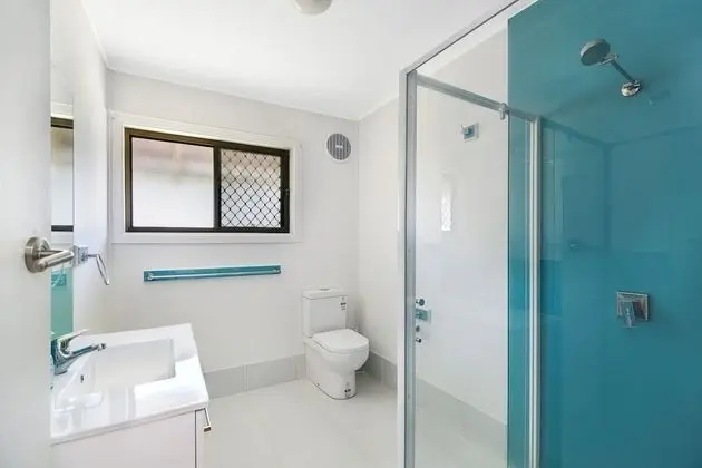 Chalet by the Sea, 10 Pelican Street, Peregian Beach - Banyo Tipleri