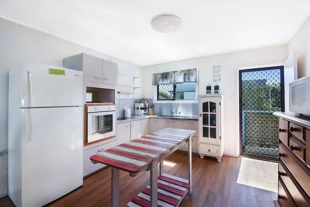 Chalet by the Sea, 10 Pelican Street, Peregian Beach - Mutfak