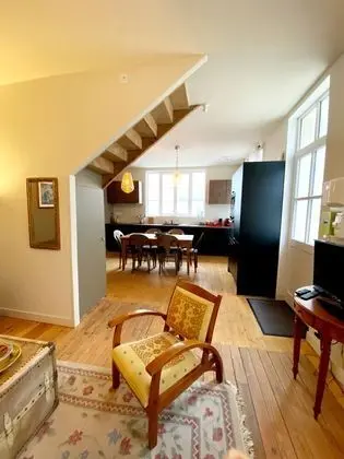 Chaleureuse Maison Avec Grande Terrasse au Calme - Lobi