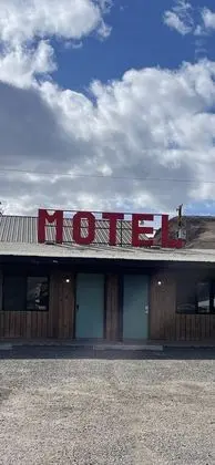 Challis Roadhouse - Öne Çıkan Resim