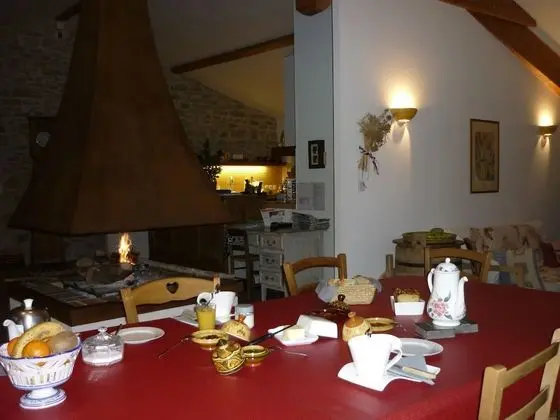 Chambre D'hôtes La Bourdasse - Yerinde Yemek
