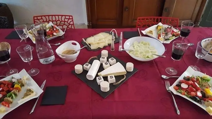 Chambre D'hôtes La Cour des Saligues - Yerinde Yemek