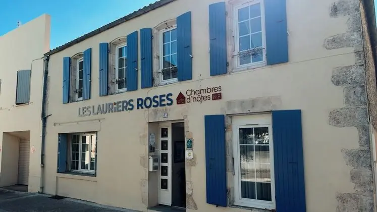 Chambre d'hôtes Les Lauriers Roses - Dış Mekan