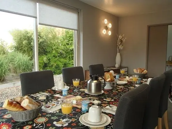Chambre d'Hotes les Pins - Kahvaltı