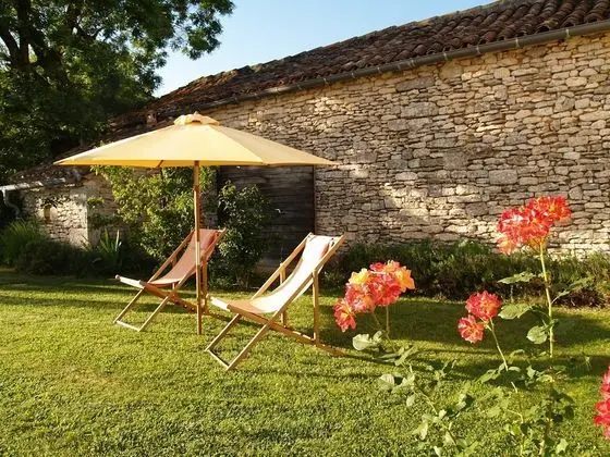 Chambres & Table d'Hôtes La Vayssade - Havuz