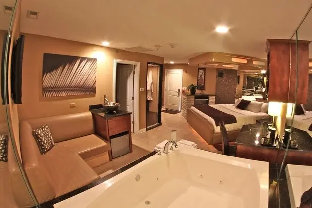 The Champagne Lodge & Luxury Suites
