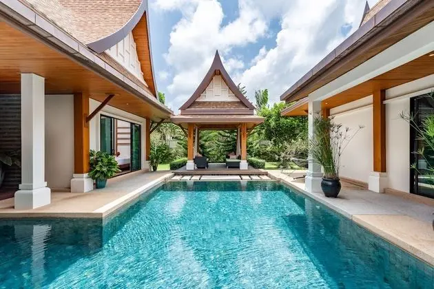 Champagne Pool Villa