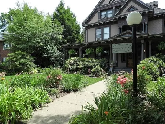 Champaign Garden Inn - Dış Mekan