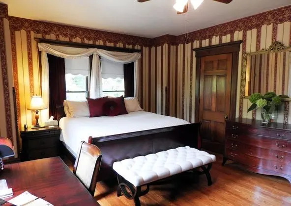 Champaign Garden Inn - Oda