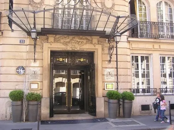 Champs Elysees Plaza