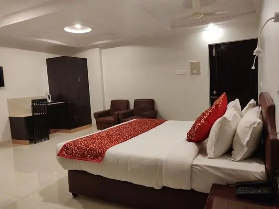 Chandra Inn