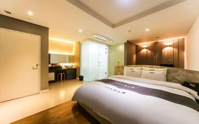 Changwon Buk-myeon The B and B Hotel