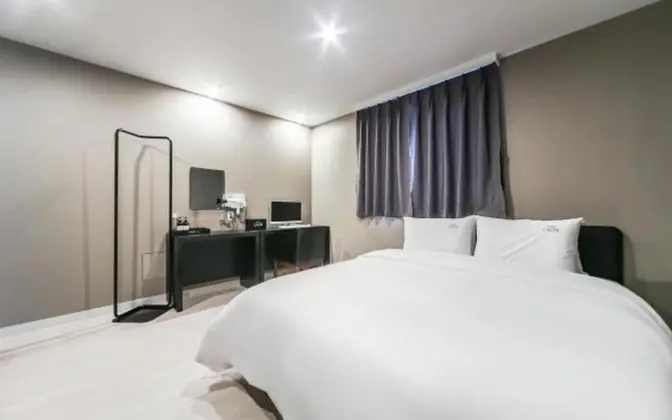Changwon Myeongseodong Hotel Laon - Oda