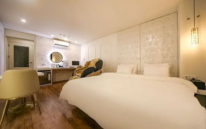 Changwon Sangnam-dong Hotel Chris B