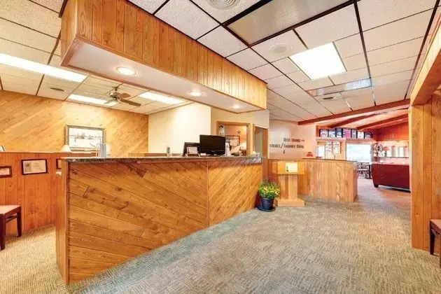 Chanticleer Inn - Lobi